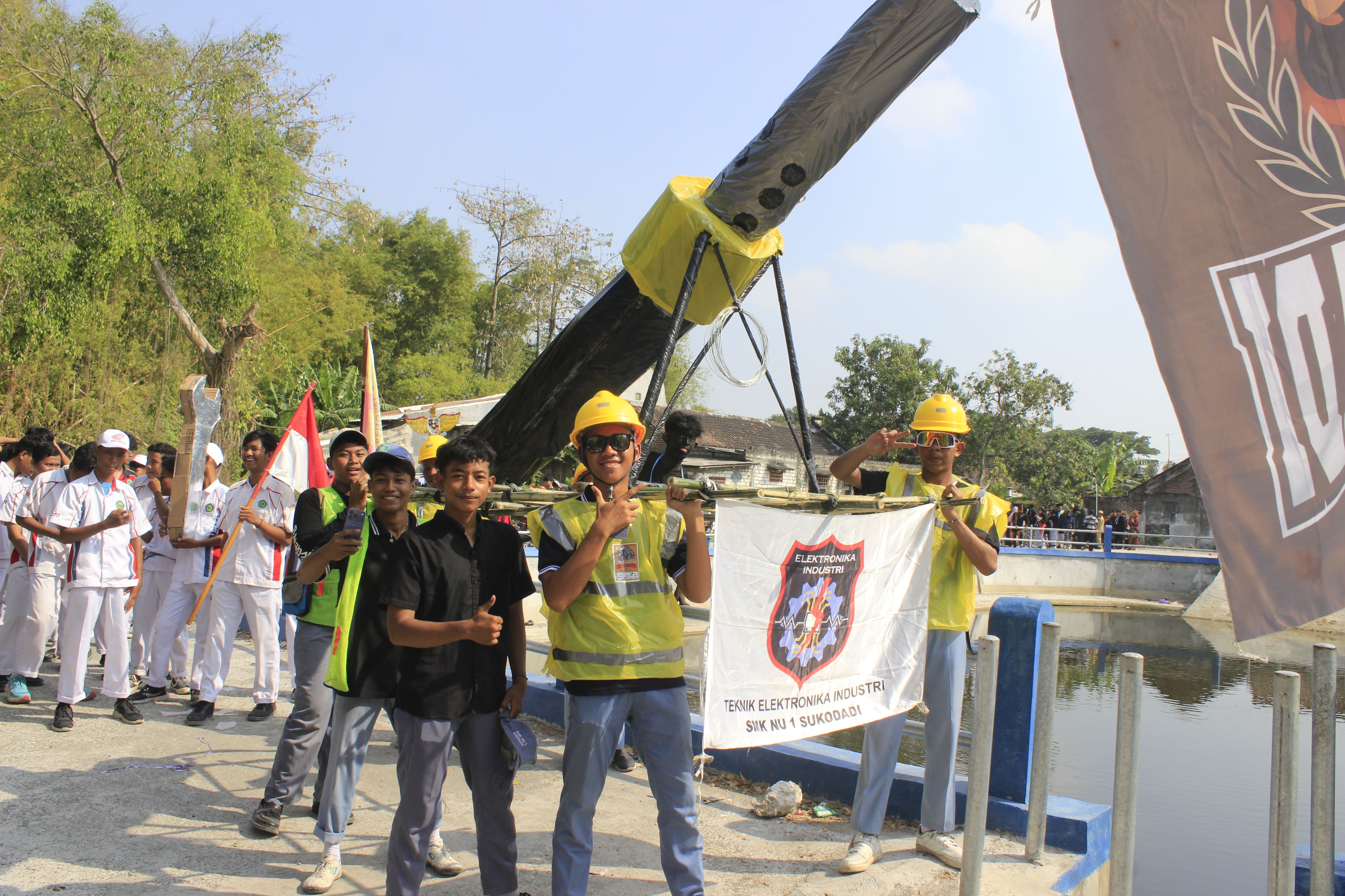 Semarak CARNAVAL Desa Sukodadi: SMK NU 1 Sukodadi Tampil Kompak Meriahkan HUT RI Ke-81